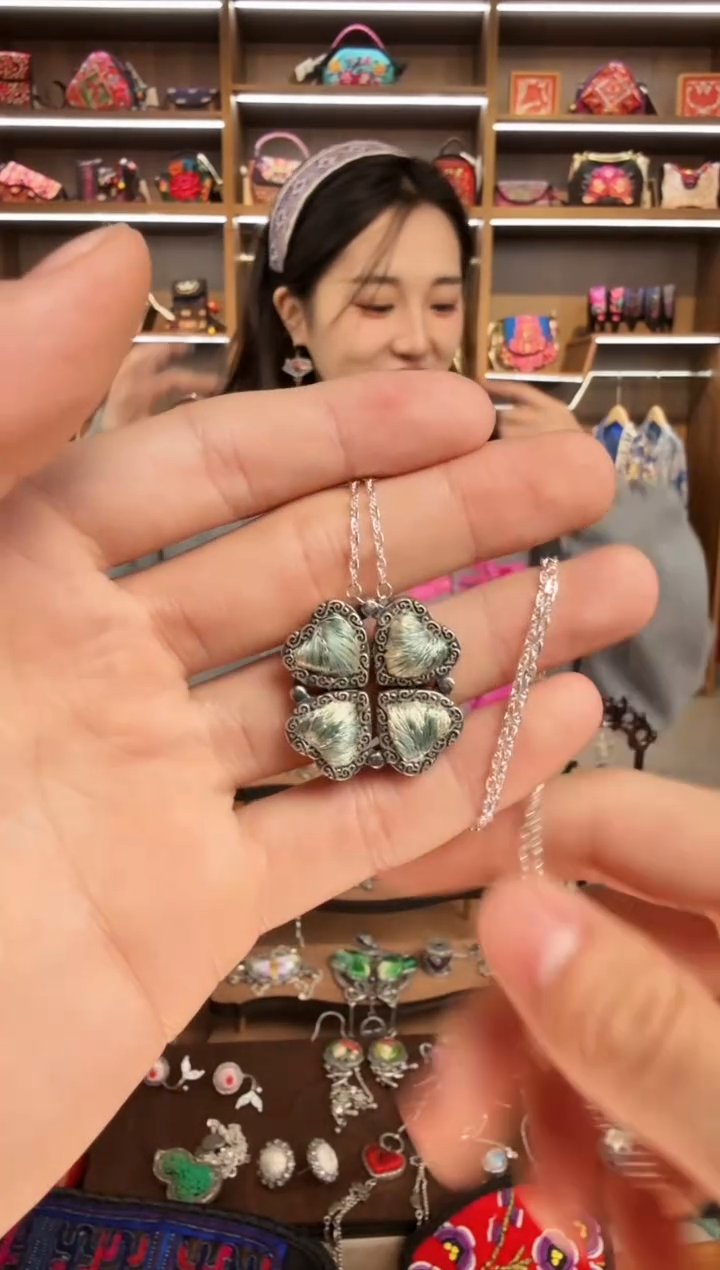 【闪购商品】织绣56蒙阿苏苗绣传承