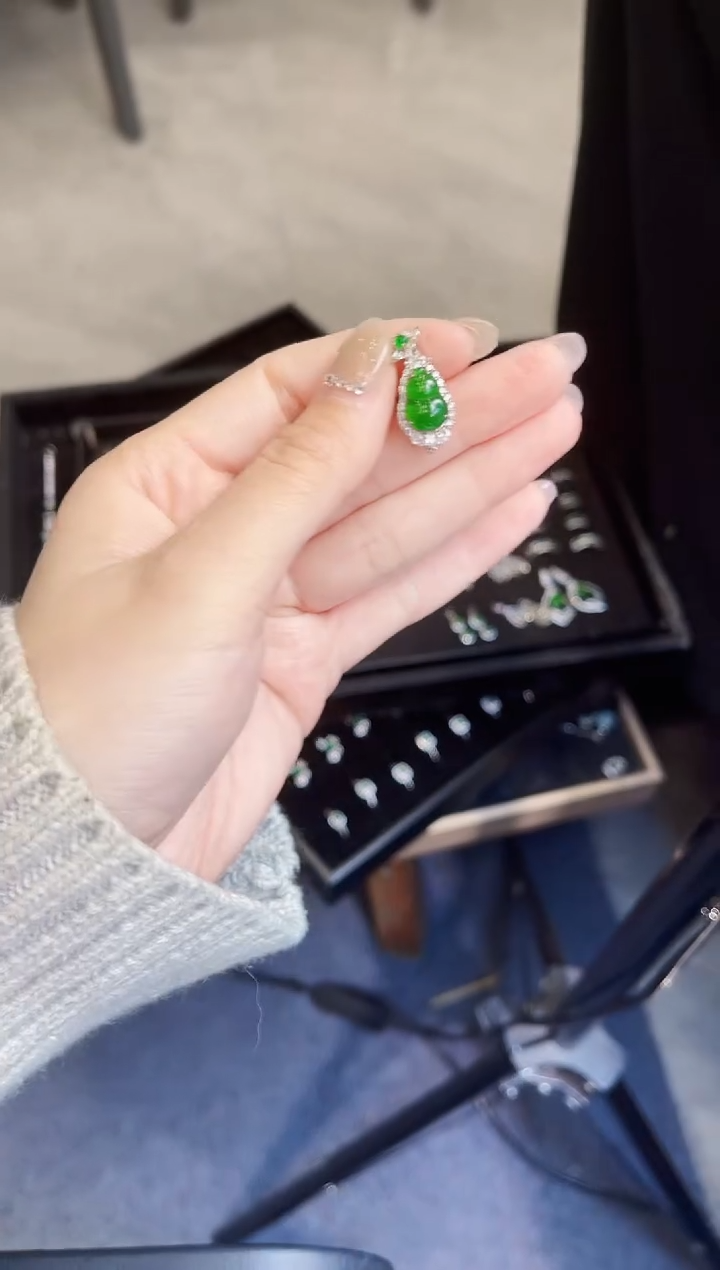 翡翠银S925镶嵌颈饰葫芦吊坠