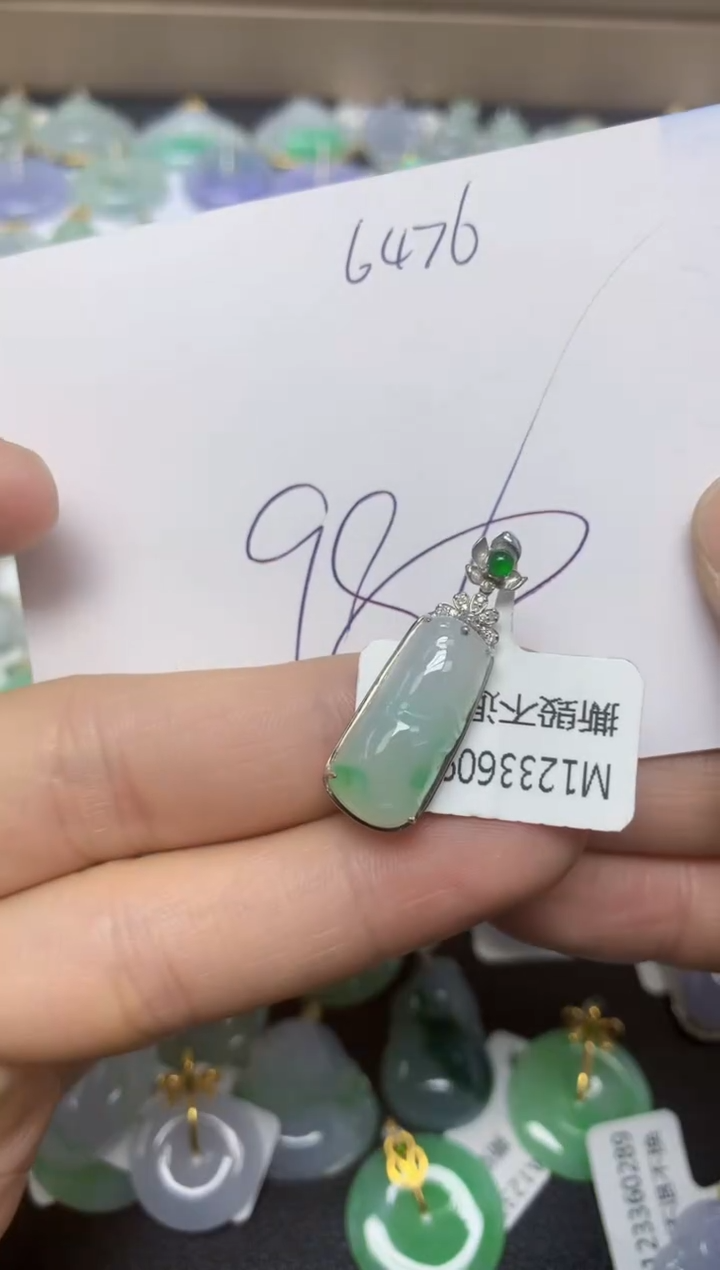 【闪购商品】翡翠18K金镶嵌挂件天然翡翠A货