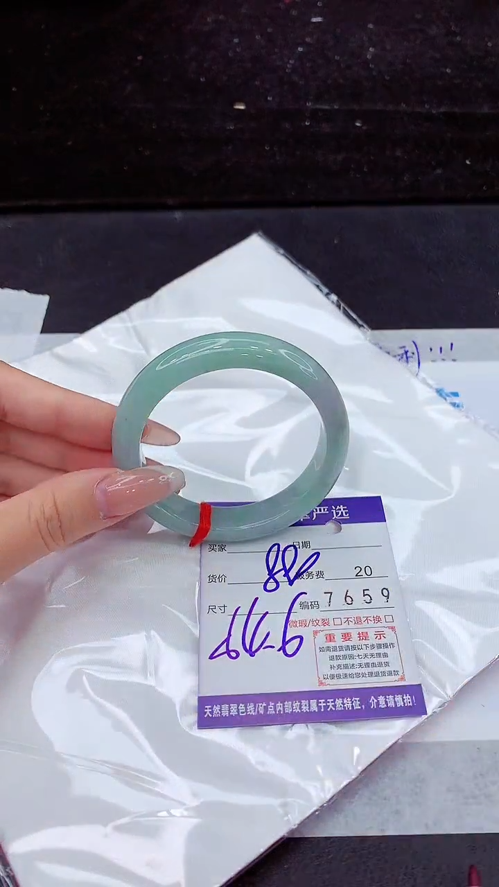 翡翠手镯未镶嵌1