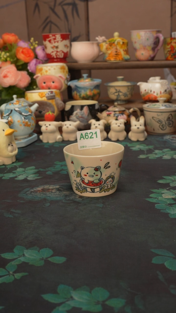 柯柯 猪猪一家描金猪口杯621