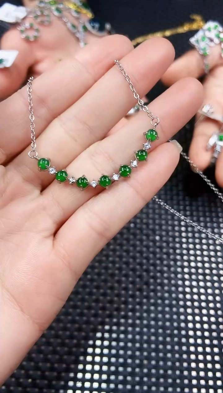 【闪购商品】翡翠颈饰未镶嵌111111111