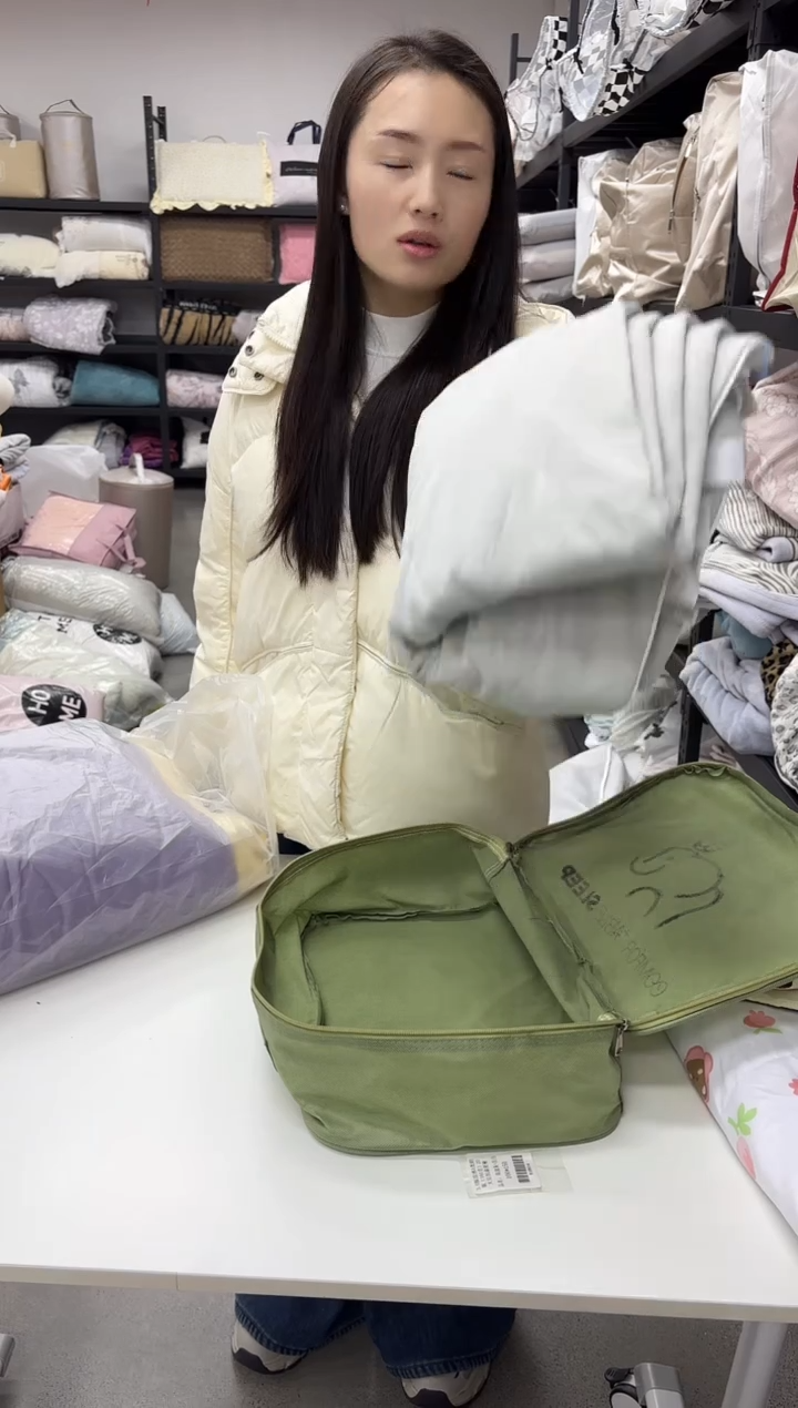 聚酯纤维绿色礼包小被子