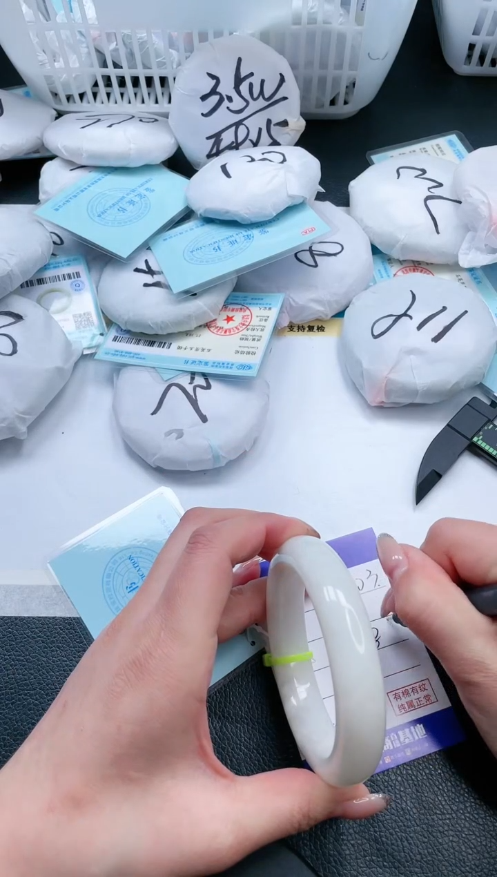 【闪购商品】和田玉手镯未镶嵌14V403-58