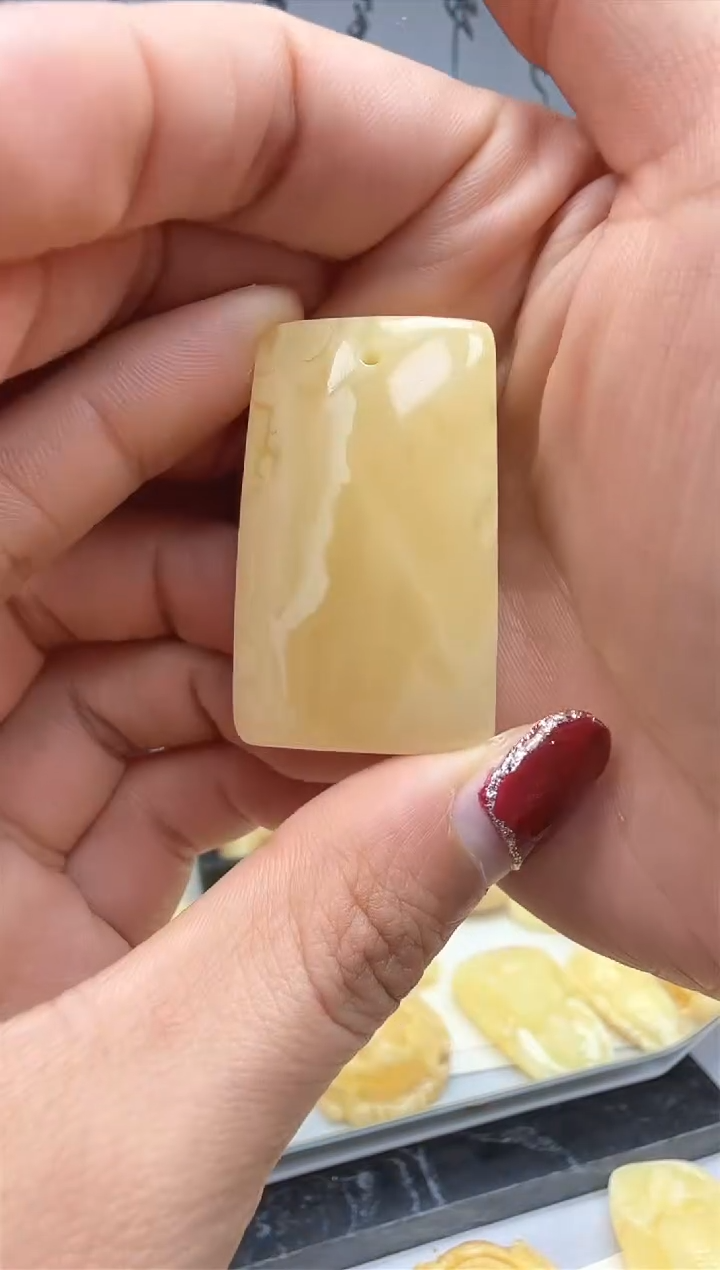 【闪购商品】琥珀裸石未镶嵌挂坠