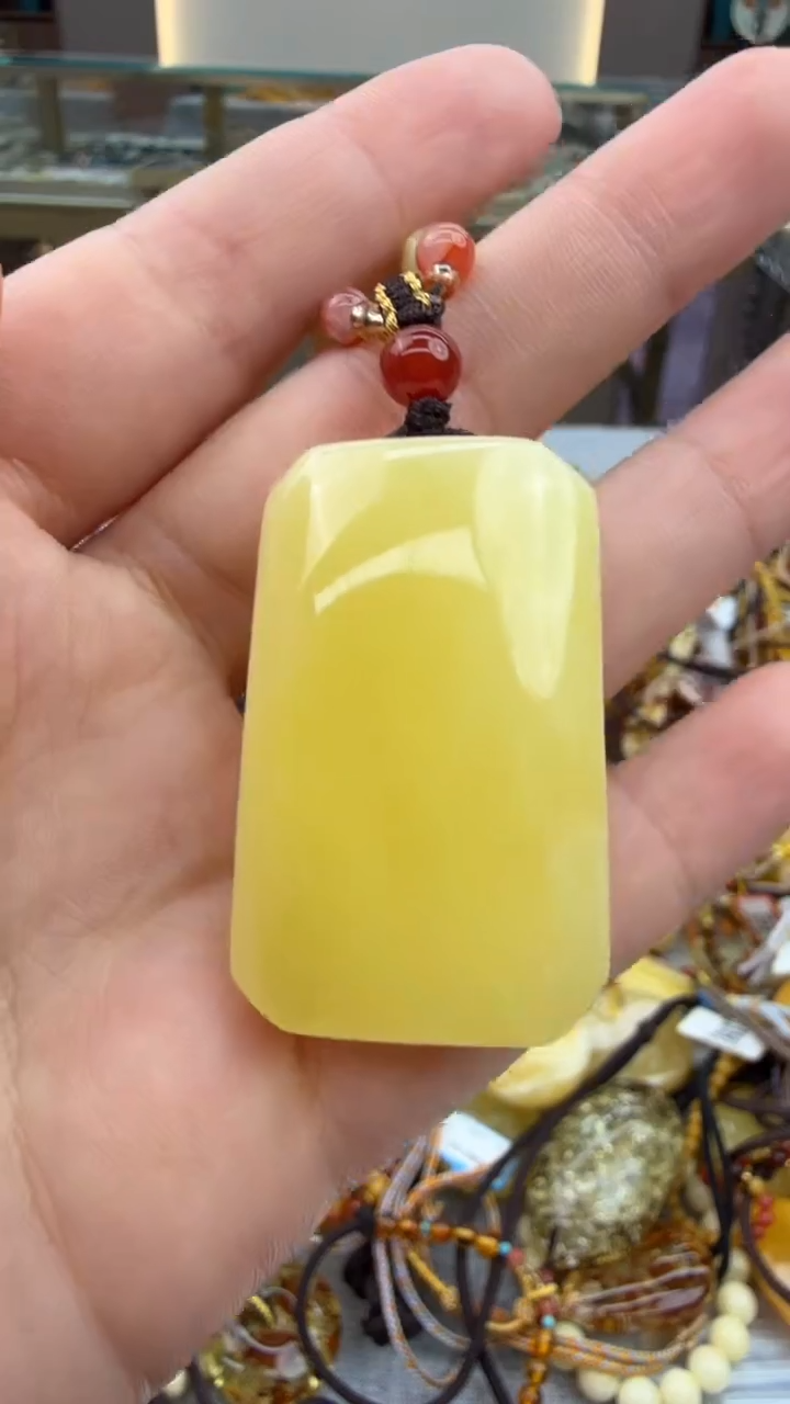 琥珀颈饰未镶嵌126秒拍号 假一罚三