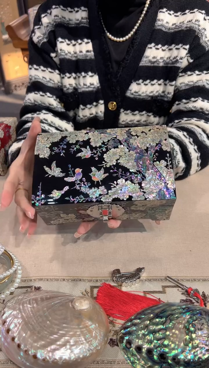 【闪购商品】鱼锁绒布底弘贝雅螺钿漆器文化馆