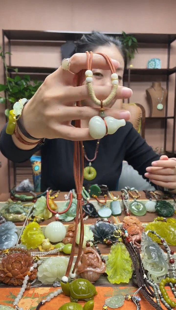 未镶嵌岫玉颈饰·5