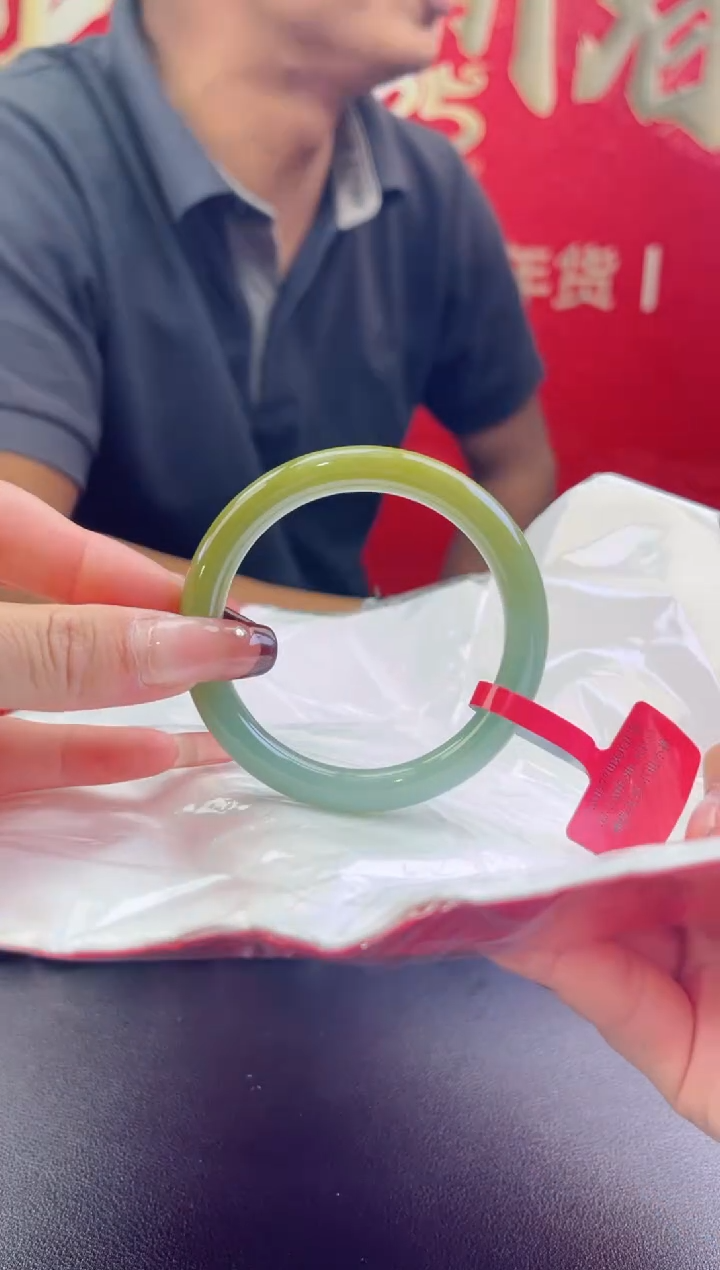 【闪购商品】翡翠手镯（圆镯）未镶嵌翡翠手镯2