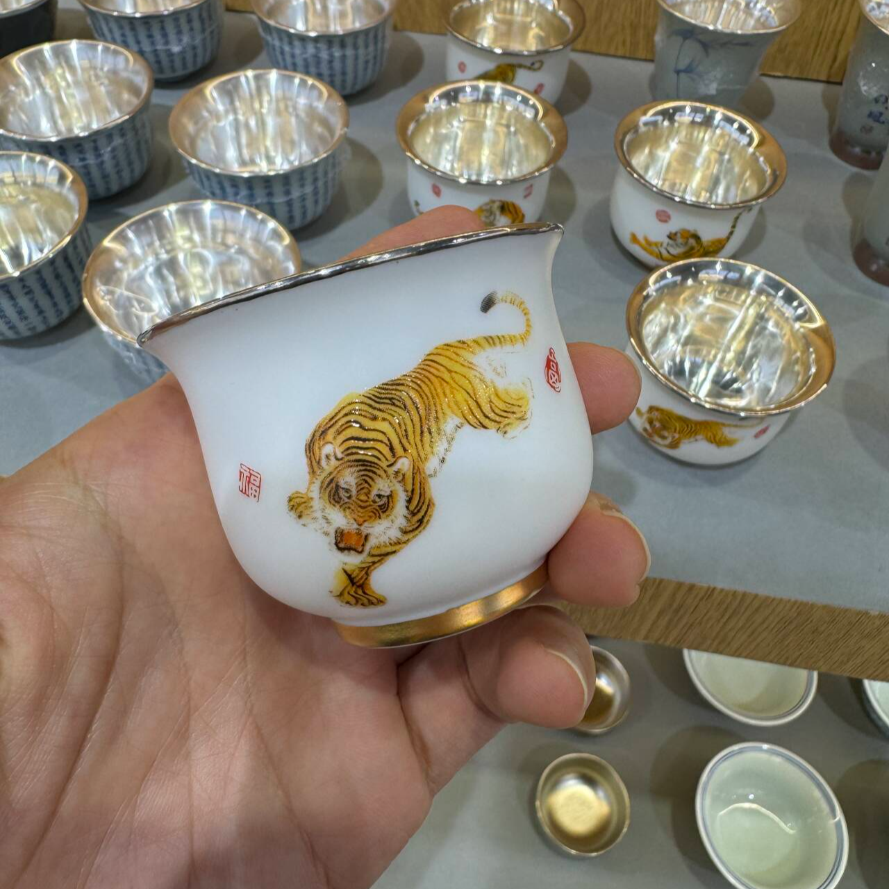 瓷包银老虎杯茶杯陶瓷