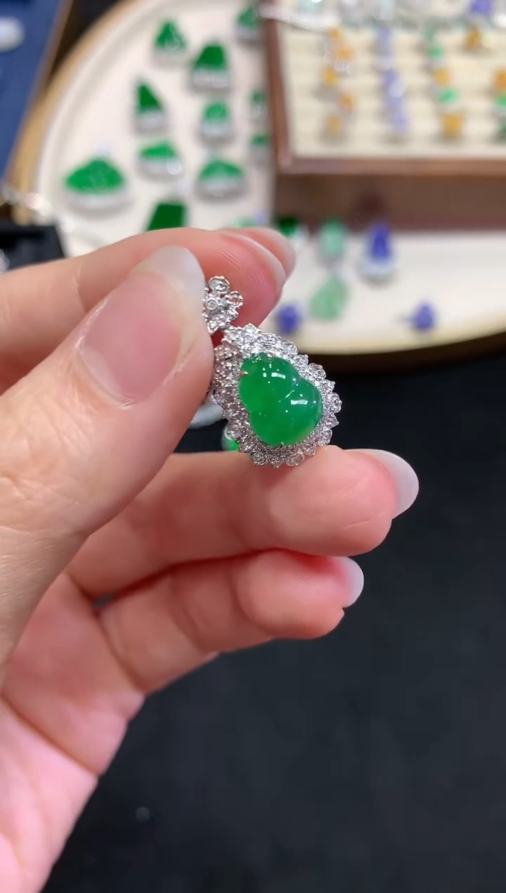 【闪购商品】翡翠吊坠(不含链)18K金镶嵌W588|16800