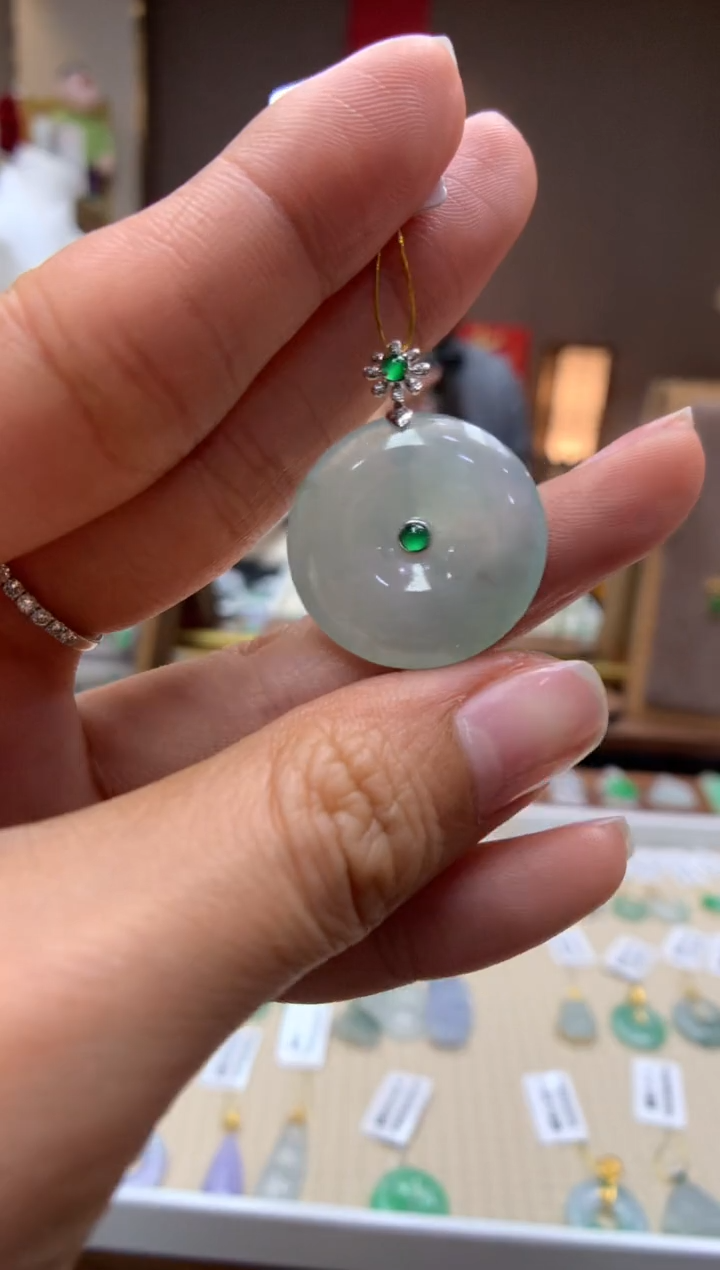 【闪购商品】翡翠颈饰18K金镶嵌平安扣