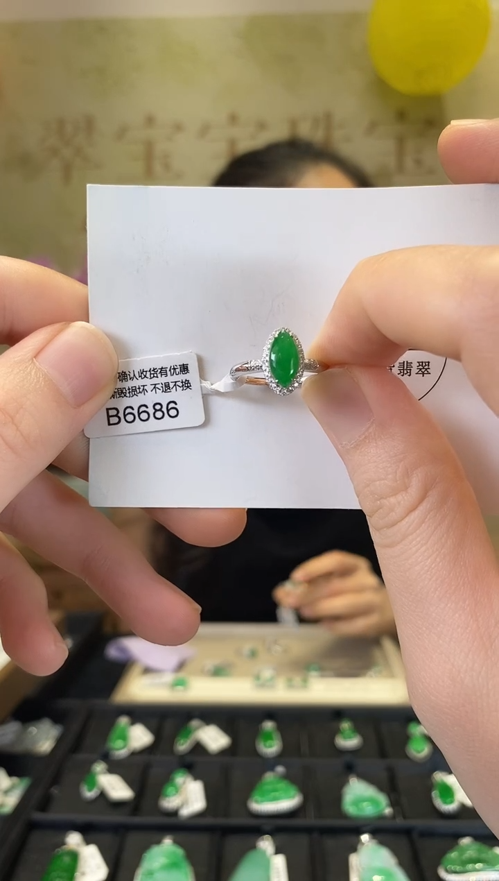 18K金镶嵌戒指翡翠B6686 马眼戒指 含运营费