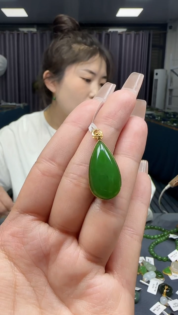 【闪购商品】和田玉挂件18K金镶嵌1