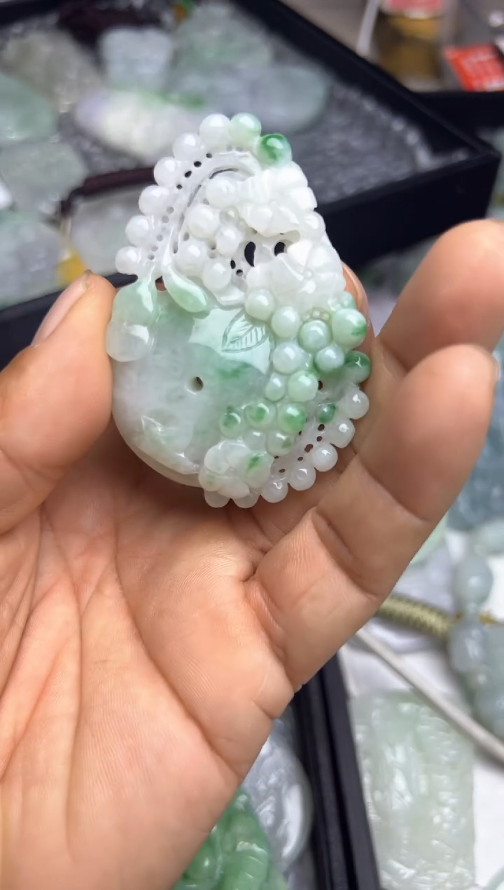 【闪购商品】翡翠吊坠(不含链)未镶嵌花开富贵