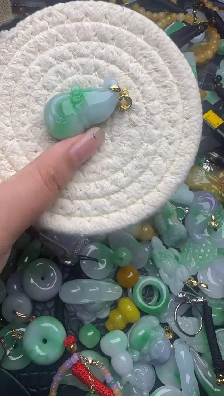 翡翠未镶嵌颈饰天然缅甸翡翠吊坠