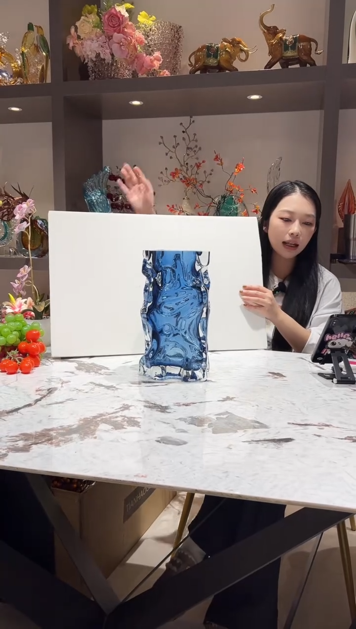 蓝色冰川艺术花瓶