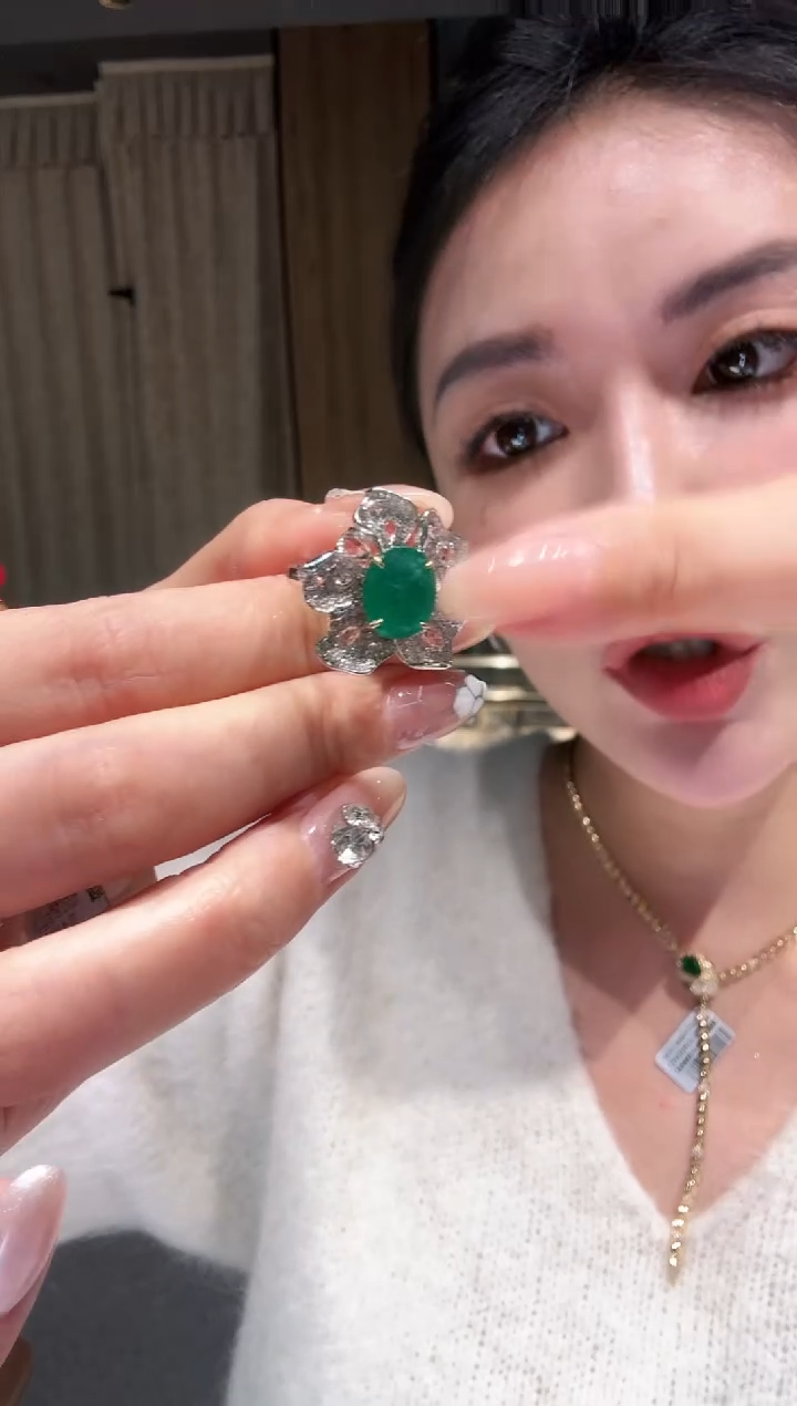 18K金镶嵌戒指祖母绿CE0397  2.65ct
