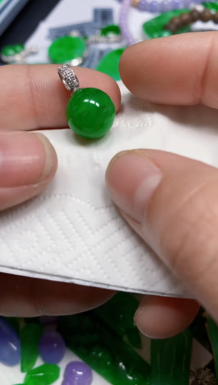 颈饰18K金镶嵌翡翠湾*珠子