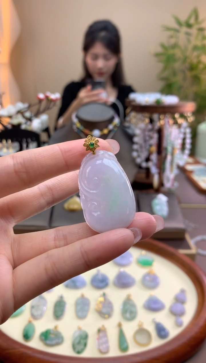 【闪购商品】翡翠18K金镶嵌颈饰如意