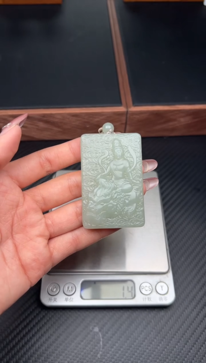 吊坠(赠链)未镶嵌和田玉且末微色差近矿