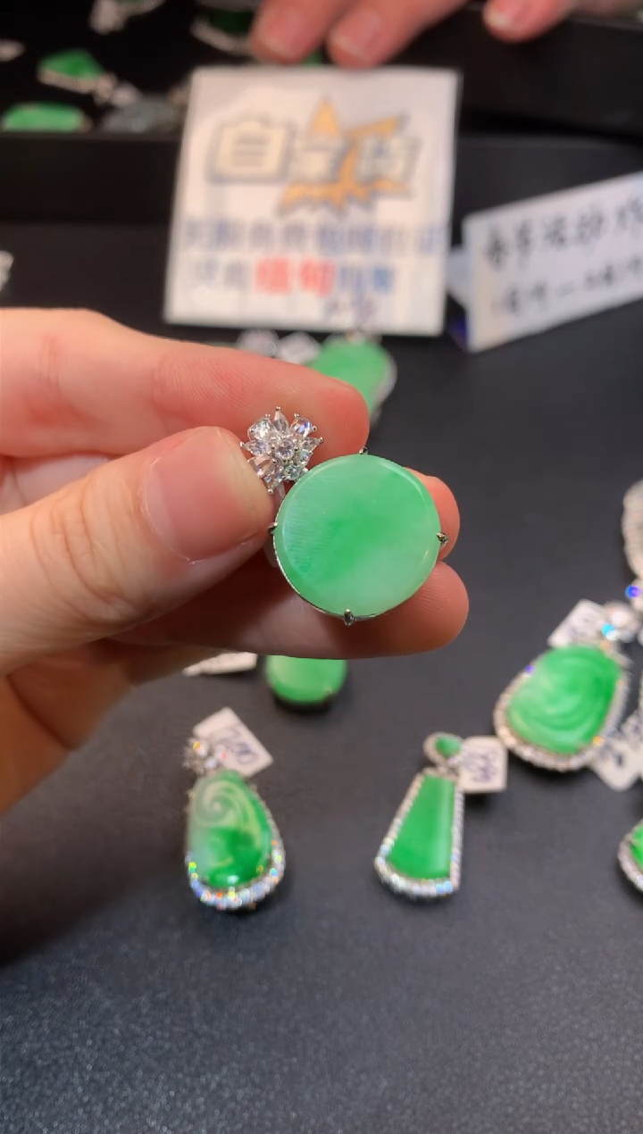 【闪购商品】翡翠颈饰银S925镶嵌翡翠