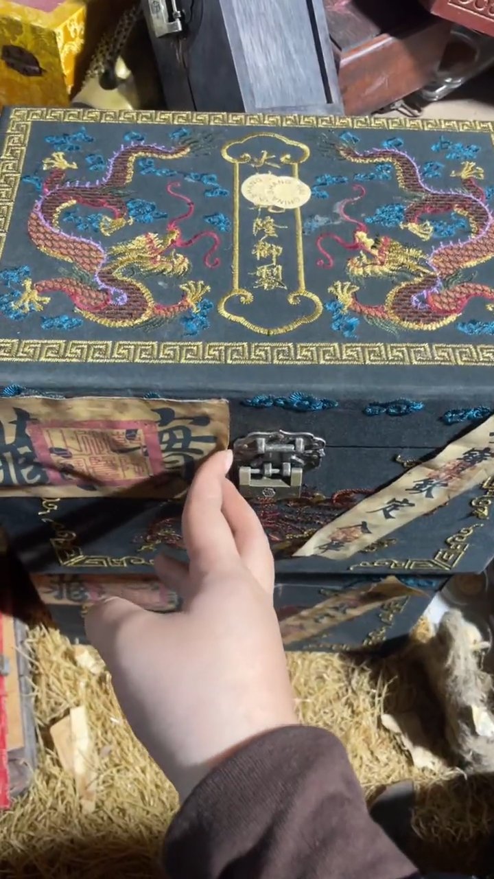 香榧木（1个开封蓝色盘龙链接瓷器）