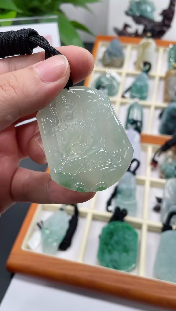 【闪购商品】翡翠颈饰未镶嵌观音