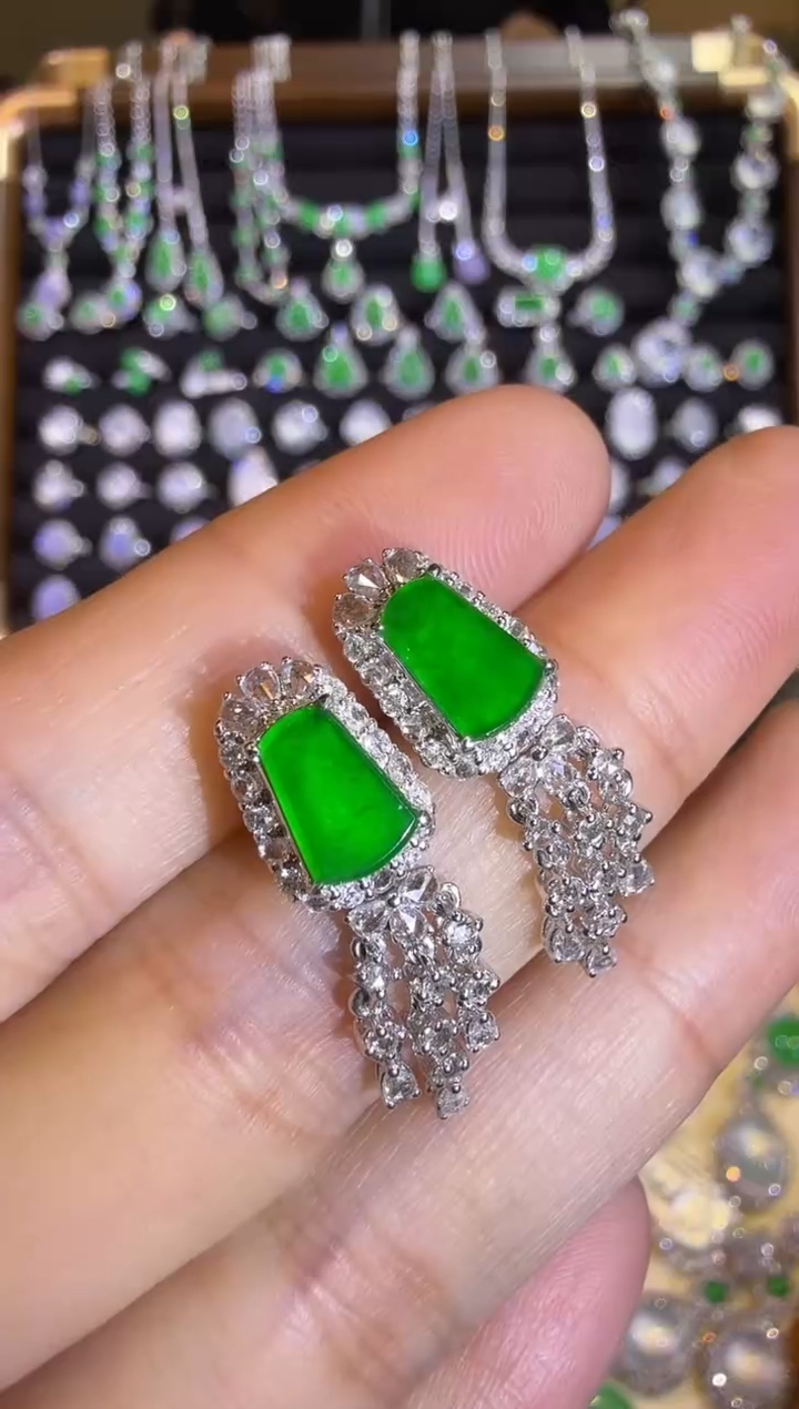 【闪购商品】翡翠耳饰18K金镶嵌满绿起光无事牌耳钉