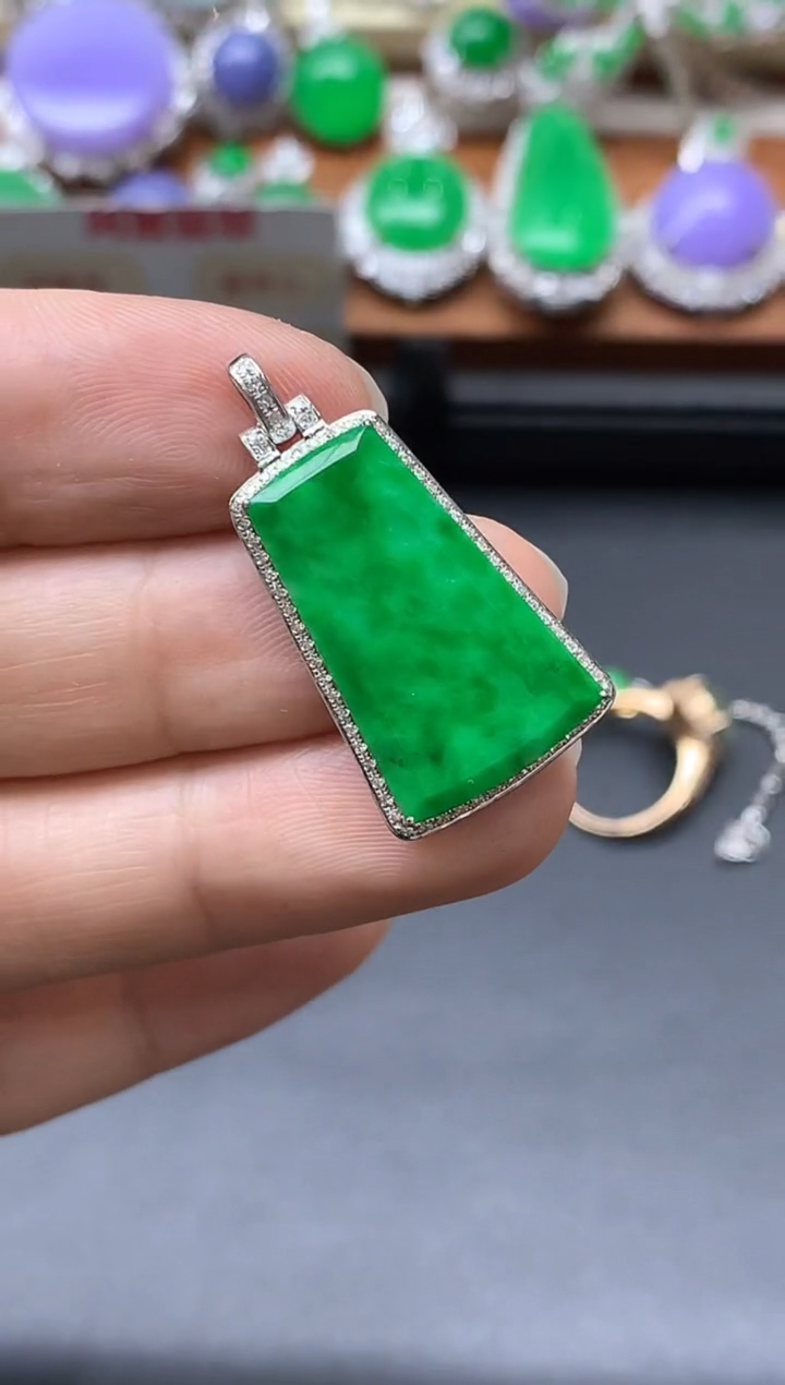 颈饰18K金镶嵌翡翠500-中国好珍宝