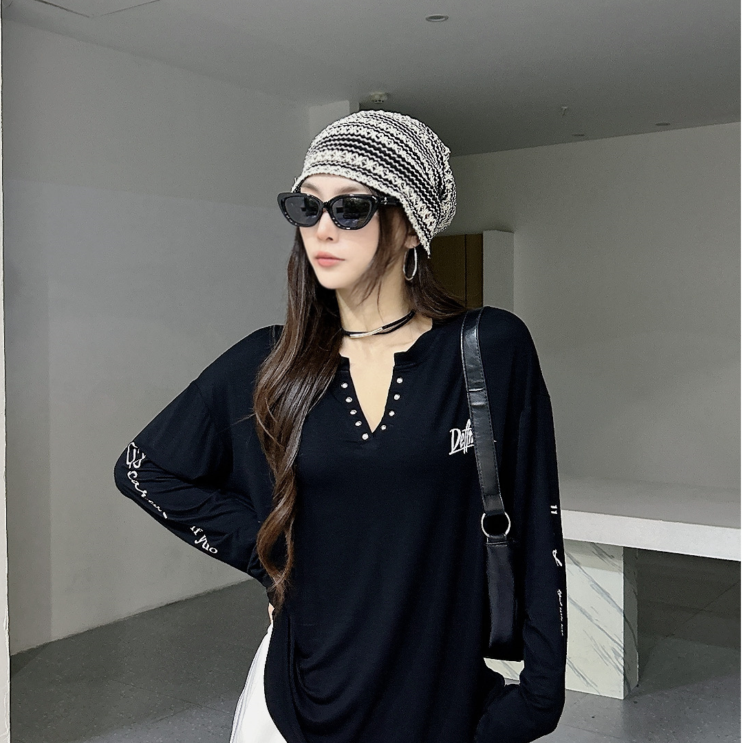 （2）9592秋季V领铆钉印花长袖