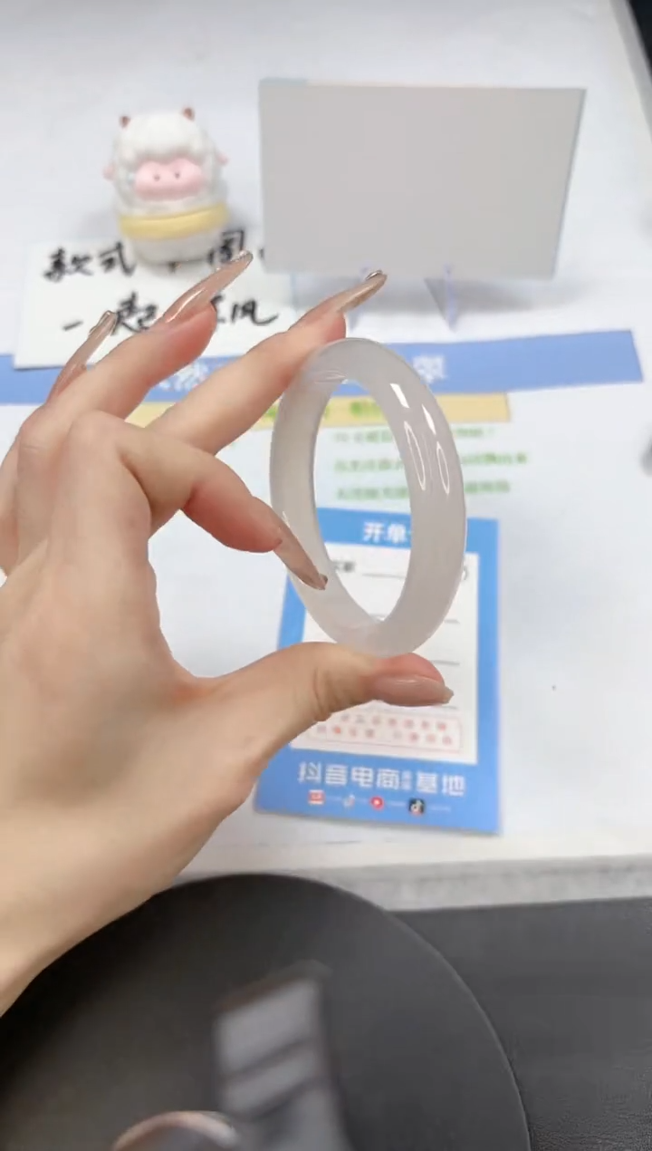 【闪购商品】石英质玉手镯未镶嵌A28-54.4-53