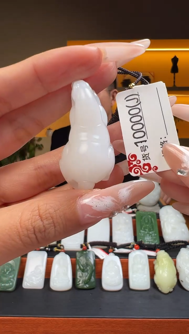 颈饰未镶嵌和田玉1J