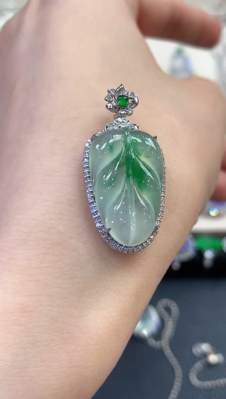 【闪购商品】翡翠吊坠(不含链)18K金镶嵌A35     