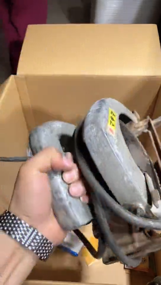 8新中古商品，瑕疵品，不保好坏。954