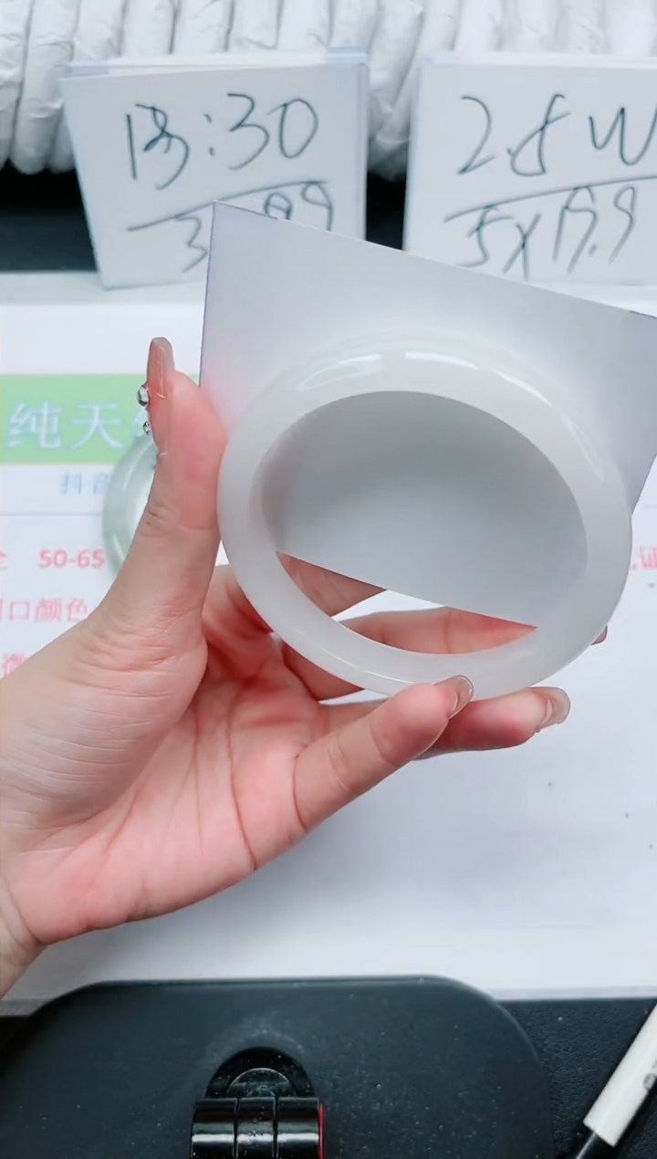 【闪购商品】石英质玉手镯未镶嵌392