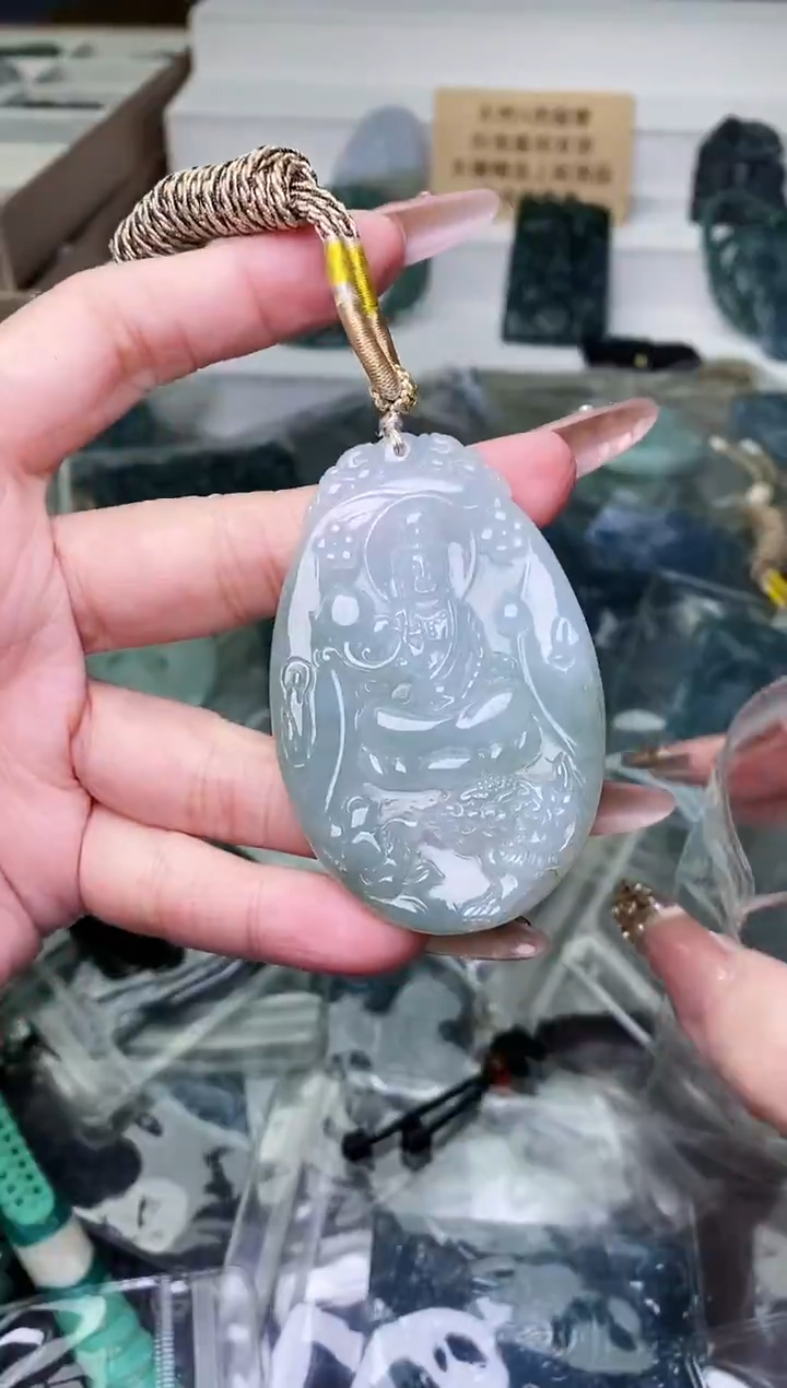 颈饰未镶嵌翡翠 