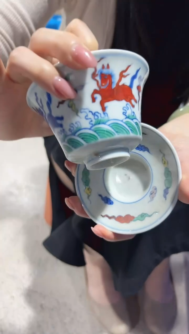 瓷片飞马  三才盖碗