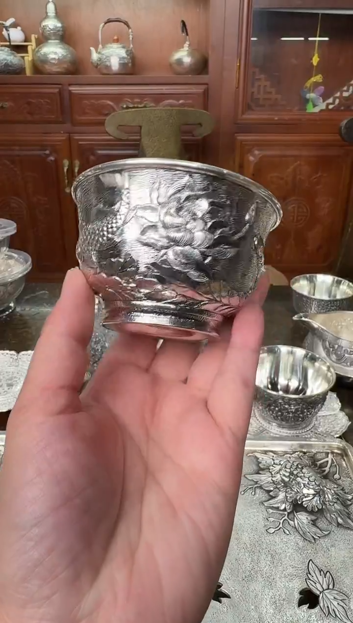 足银精工手工熏色双层鱼戏莲花錾刻主人杯