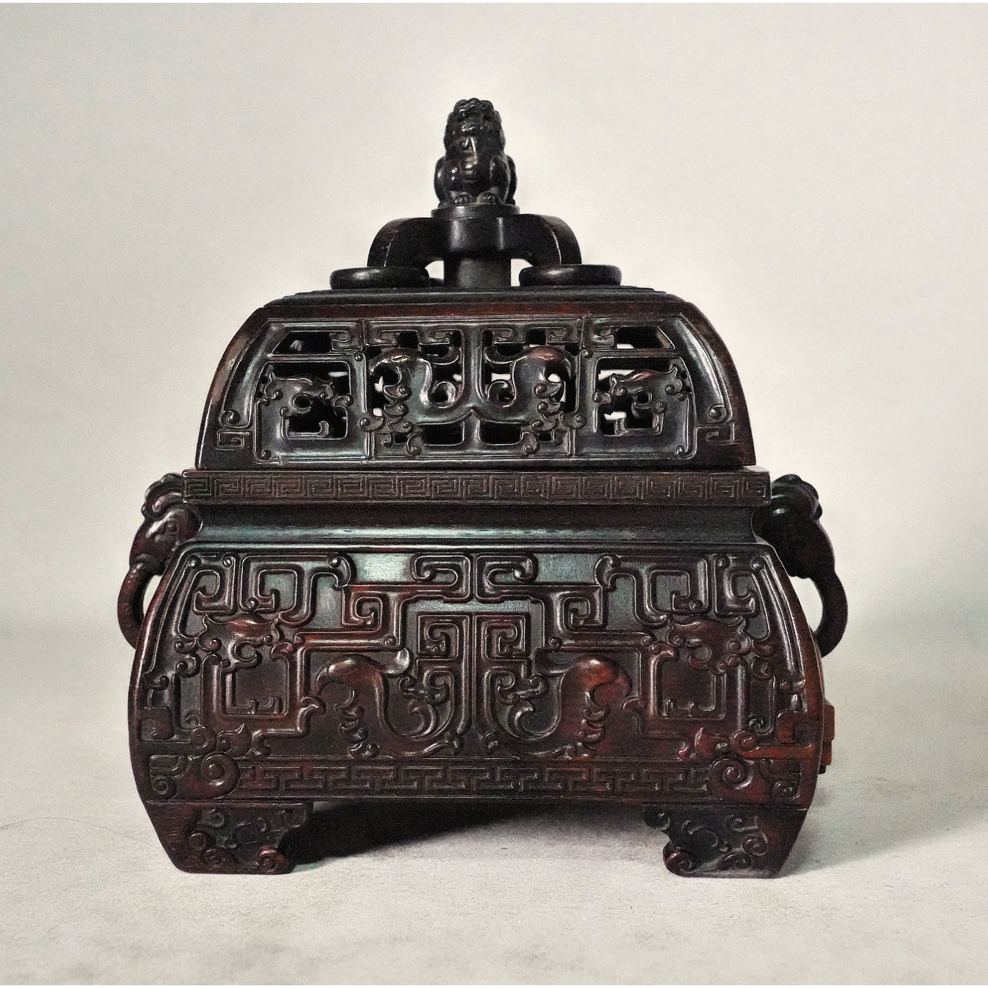 文华开物第208期拍品 13 清代 紫檀雕龙纹熏