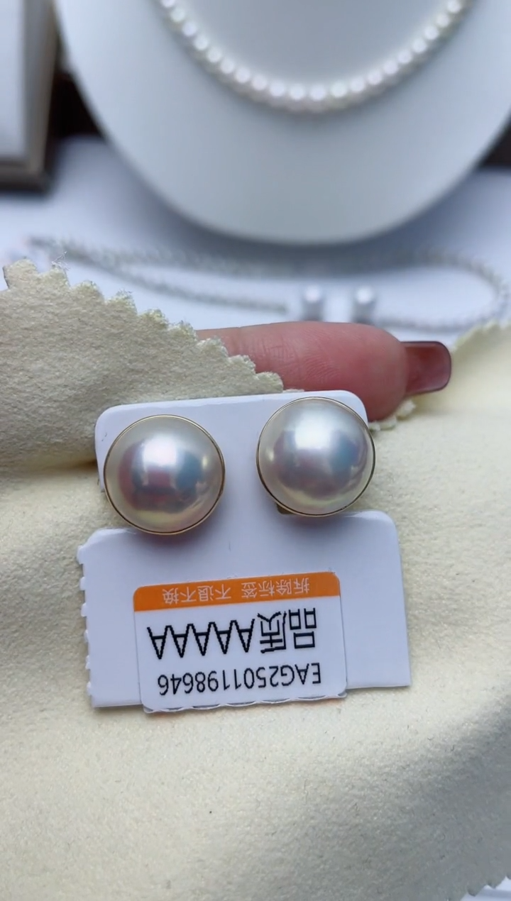 【闪购商品】拼合珍珠（马贝珠）耳饰18K金镶嵌W37