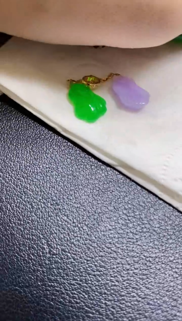 颈饰18K金镶嵌翡翠白菜