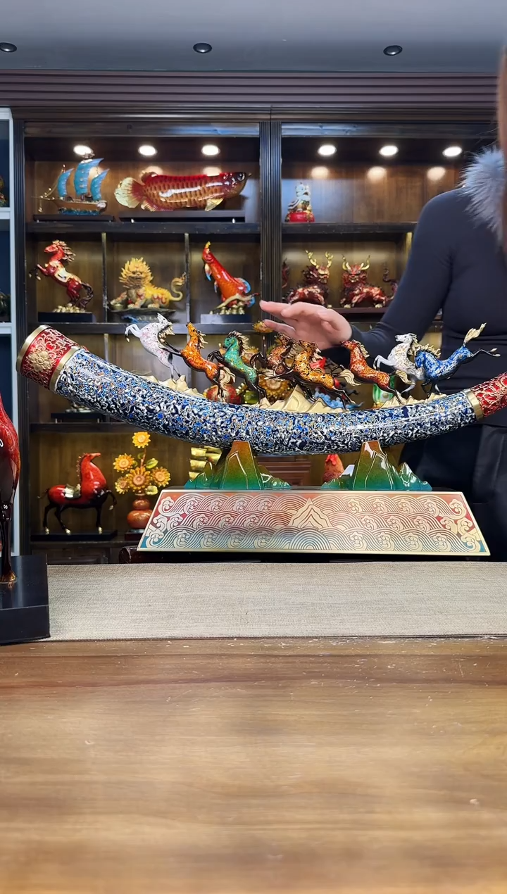 黄铜B****)蓝色象牙八骏马长度88CM