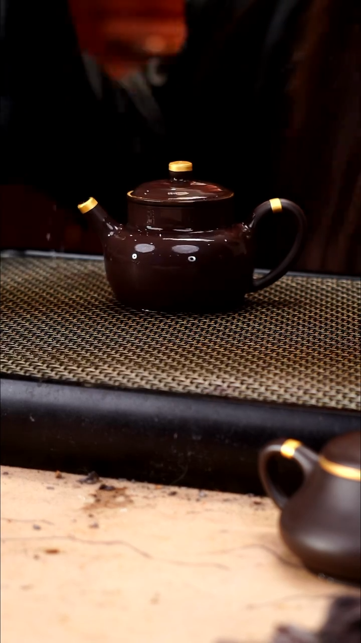 茶壶紫砂啜***境四号井茄皮紫泥描金大韵德钟140cc