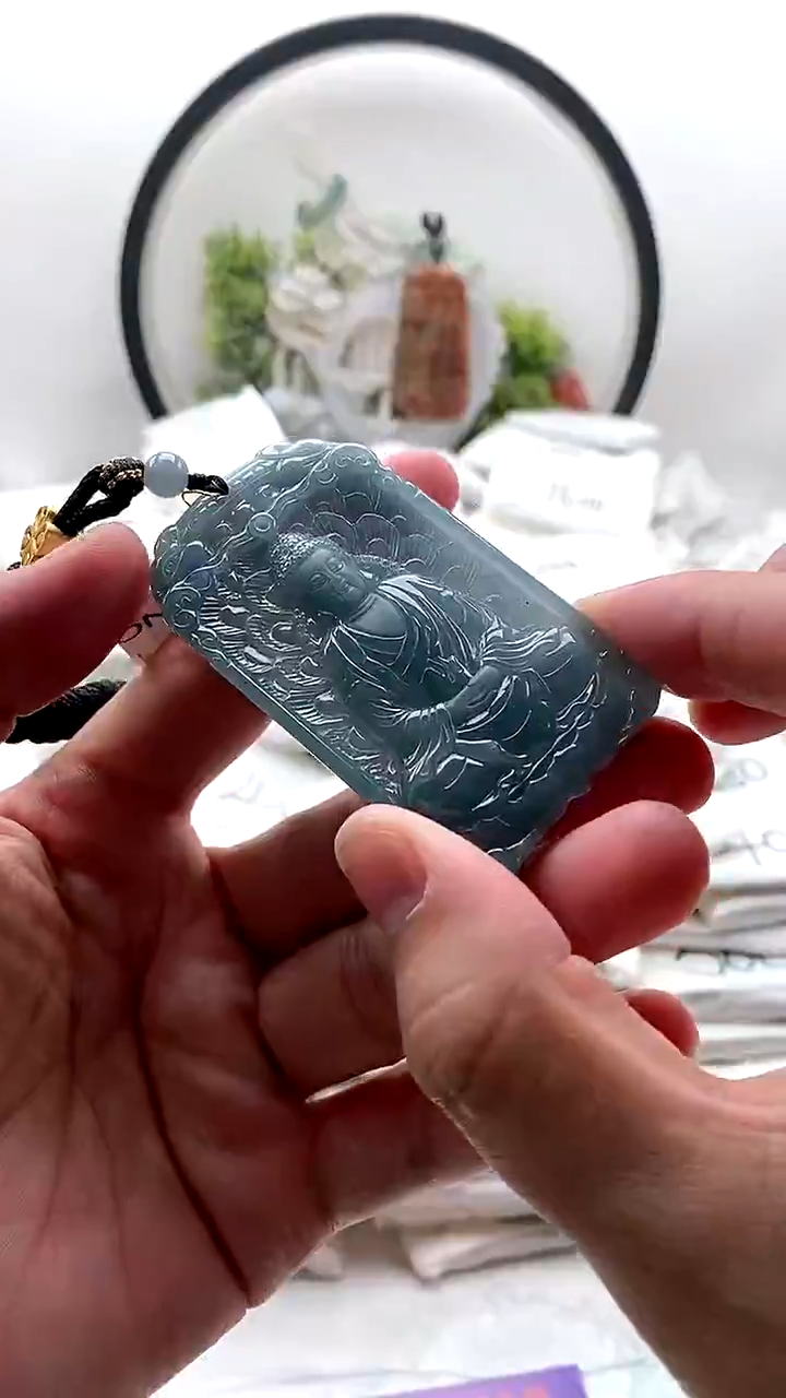 颈饰未镶嵌翡翠大日如来