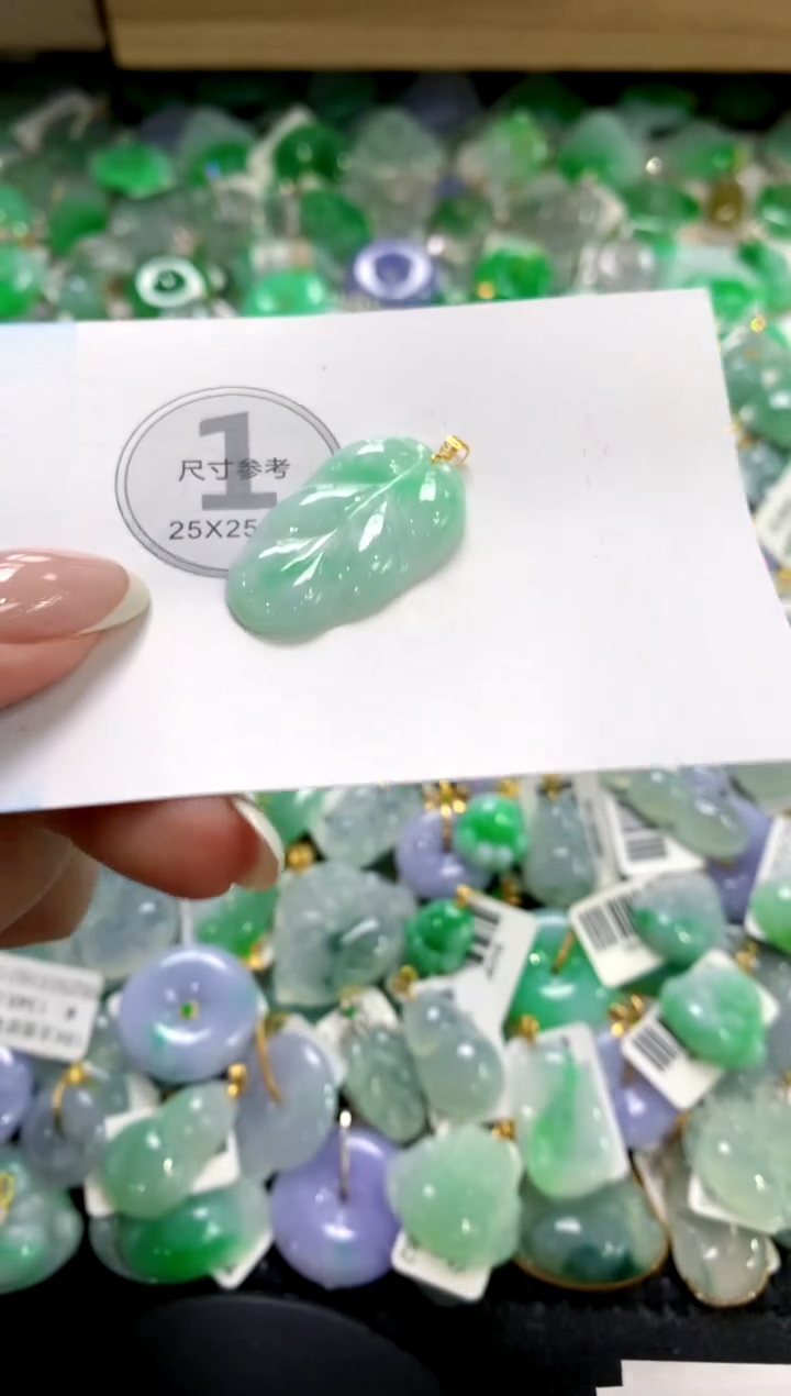 翡翠18K金镶嵌颈饰1111111111111111