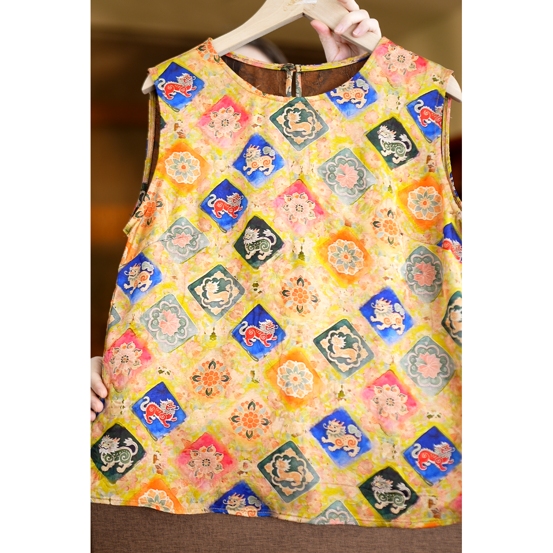 南枝和<<非遗美学>>1187复古印花减龄时尚百搭无袖背心