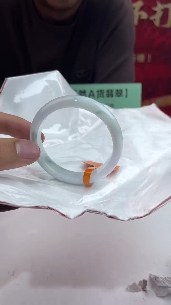 【闪购商品】翡翠手镯未镶嵌2翡翠手镯（微瑕）