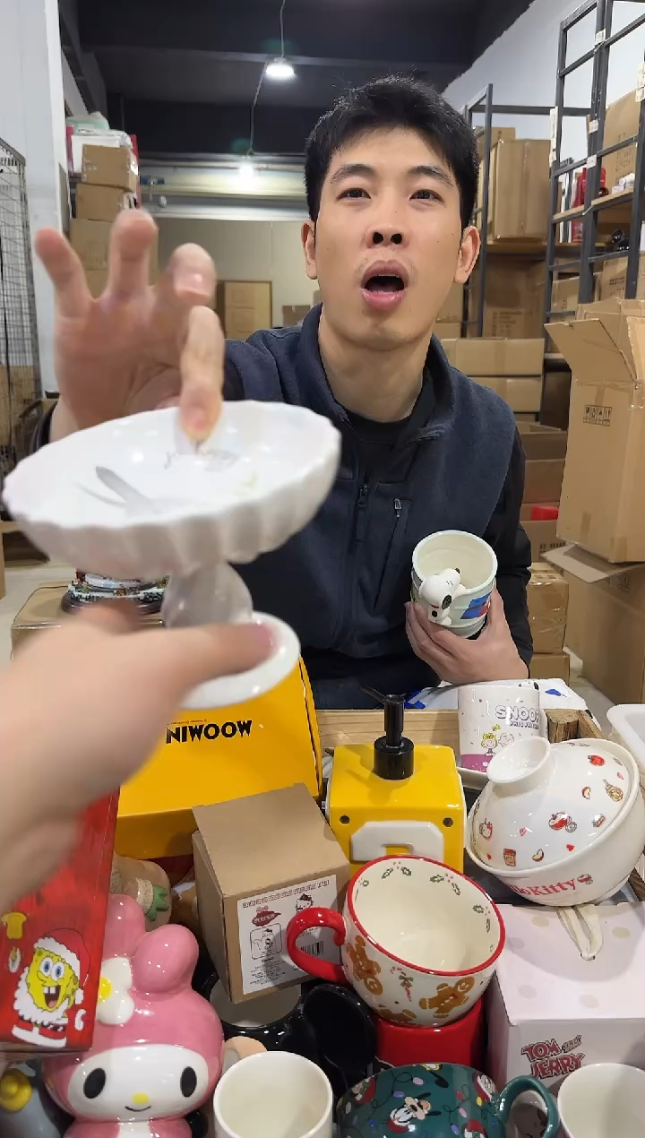 瓷片兔子高脚盘 