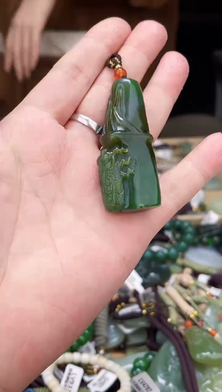 颈饰未镶嵌和田玉1